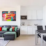 Intempo Sky Apartments 252